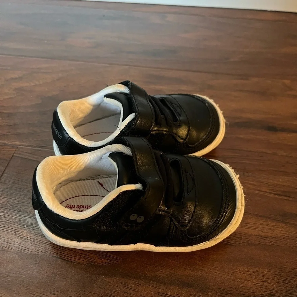 Stride Rite Alec Black Velcro Shoes-Size 4